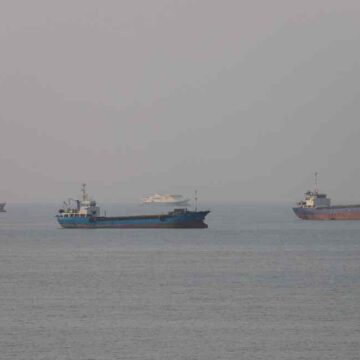 Attack in Strait of Hormuz halts evacuation plan for stranded ships